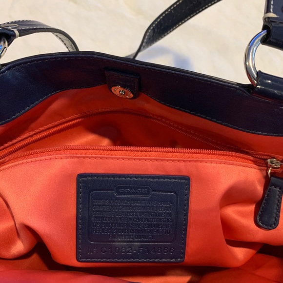 Authentic Coach Handbag w/pocketbook closure - Picture 5 of 6